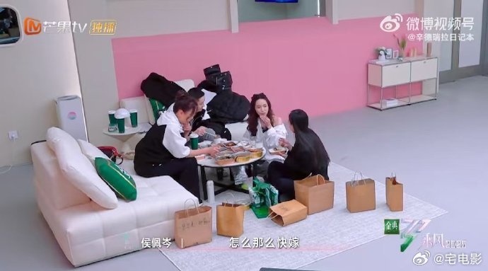 侯佩岑[超话]侯佩岑曾被说还不结婚要变跌停板侯佩岑被周围人催婚，说不结婚就嫁不出