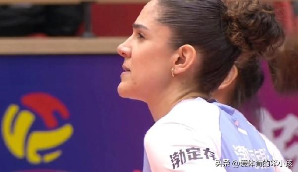 全国女排超级联赛半决赛的争夺战的第二场比拼即将在这个下午上演，很多球迷也是对本轮