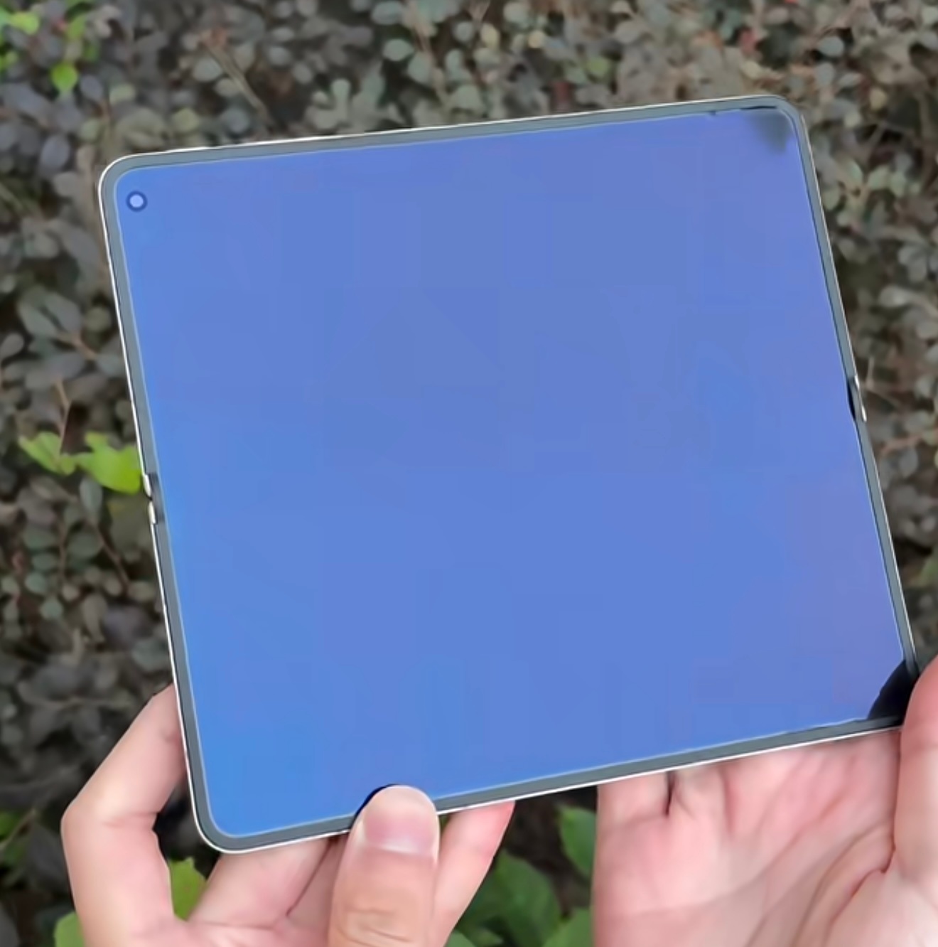 OPPO Find N6 是真的没折痕，苹果哭晕在厕所如果后半年苹果iPhone