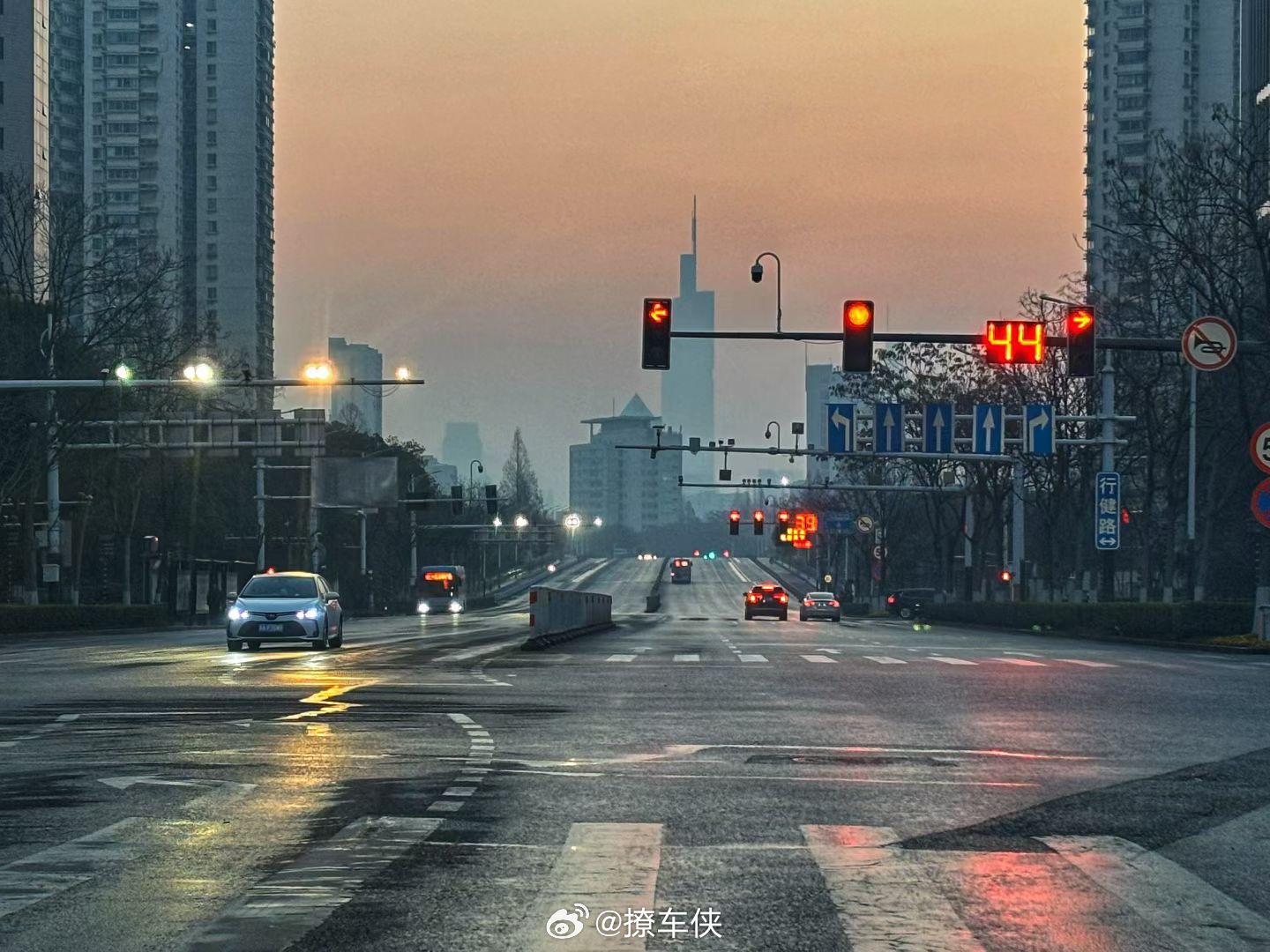 早起出门不堵车今天周四，明天周五，一周又要过去了我与汽车的日常