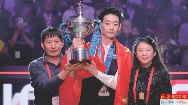 【卖掉房子，赌上全家：吴宜泽夺冠背后的“孤注一掷”】
很多人只看到吴宜泽在克鲁斯