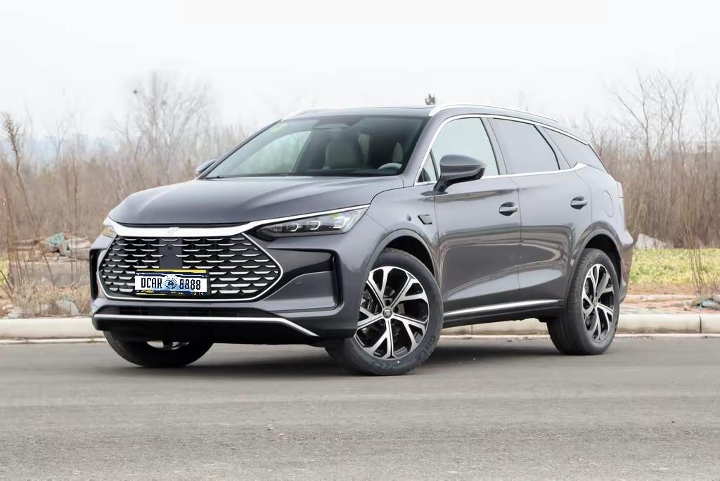 比亚迪和特斯拉你会选择哪款车？
要我选，真不是谁比谁强，完全是过日子和玩科技的两