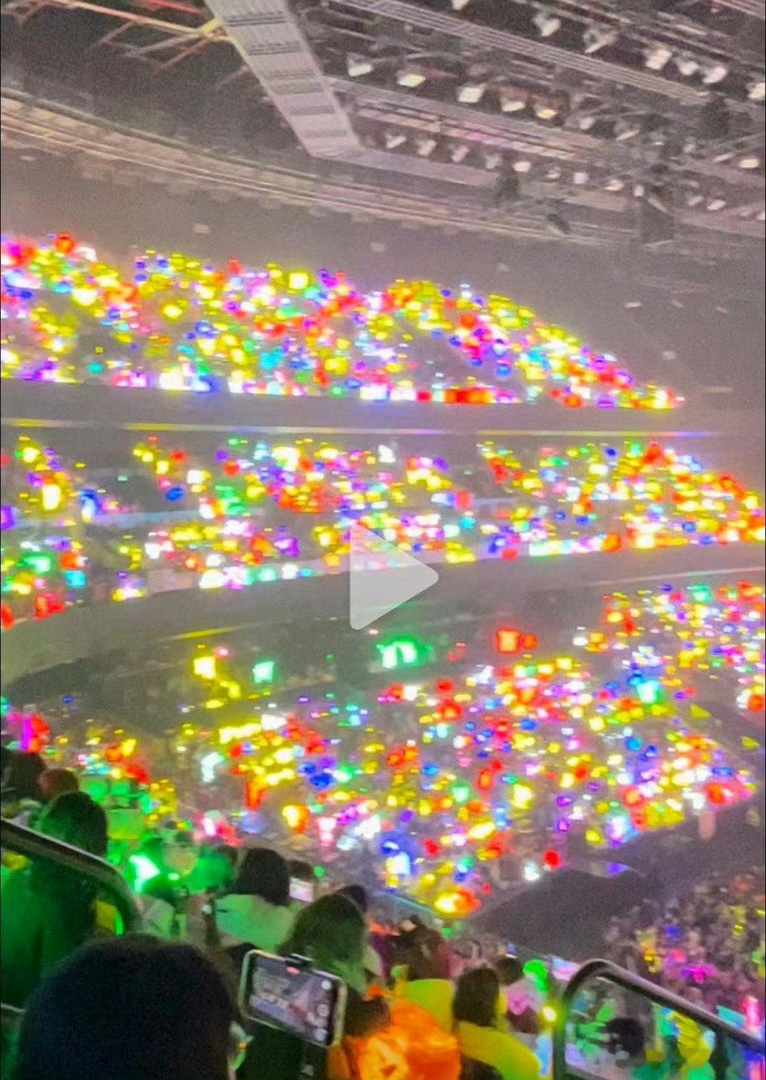 TF家族新音灯牌闪耀，朱志鑫和黄海来了！期待他们在舞台上带来精彩的表现，一起为他