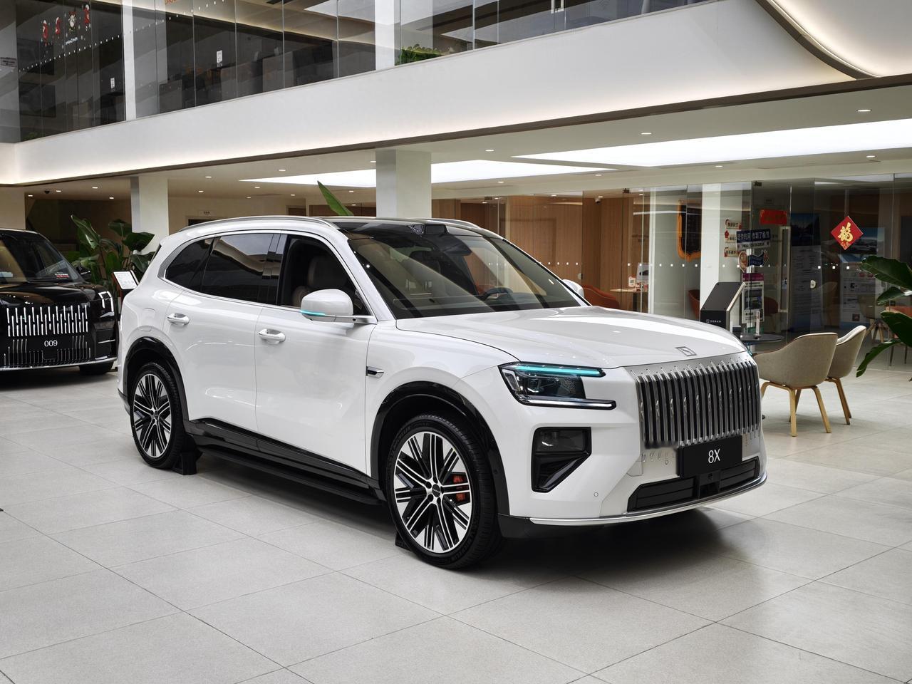 兄弟们，来了来了！极氪8X展车已经到店了！今天这条视频，带你快速盘一盘这台三电机