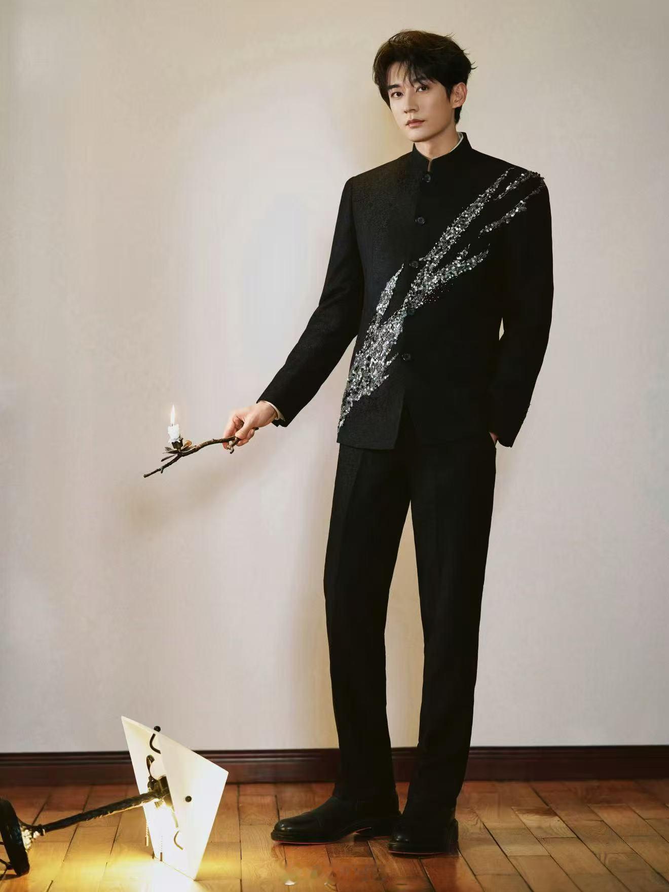 🍉刘学义参加米兰时装周，期待大帅哥的表现～ 