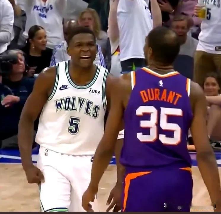 安东尼·爱德华兹对阵杜兰特

33 分
9 篮板
6 助攻
2 抢断

凯文杜兰