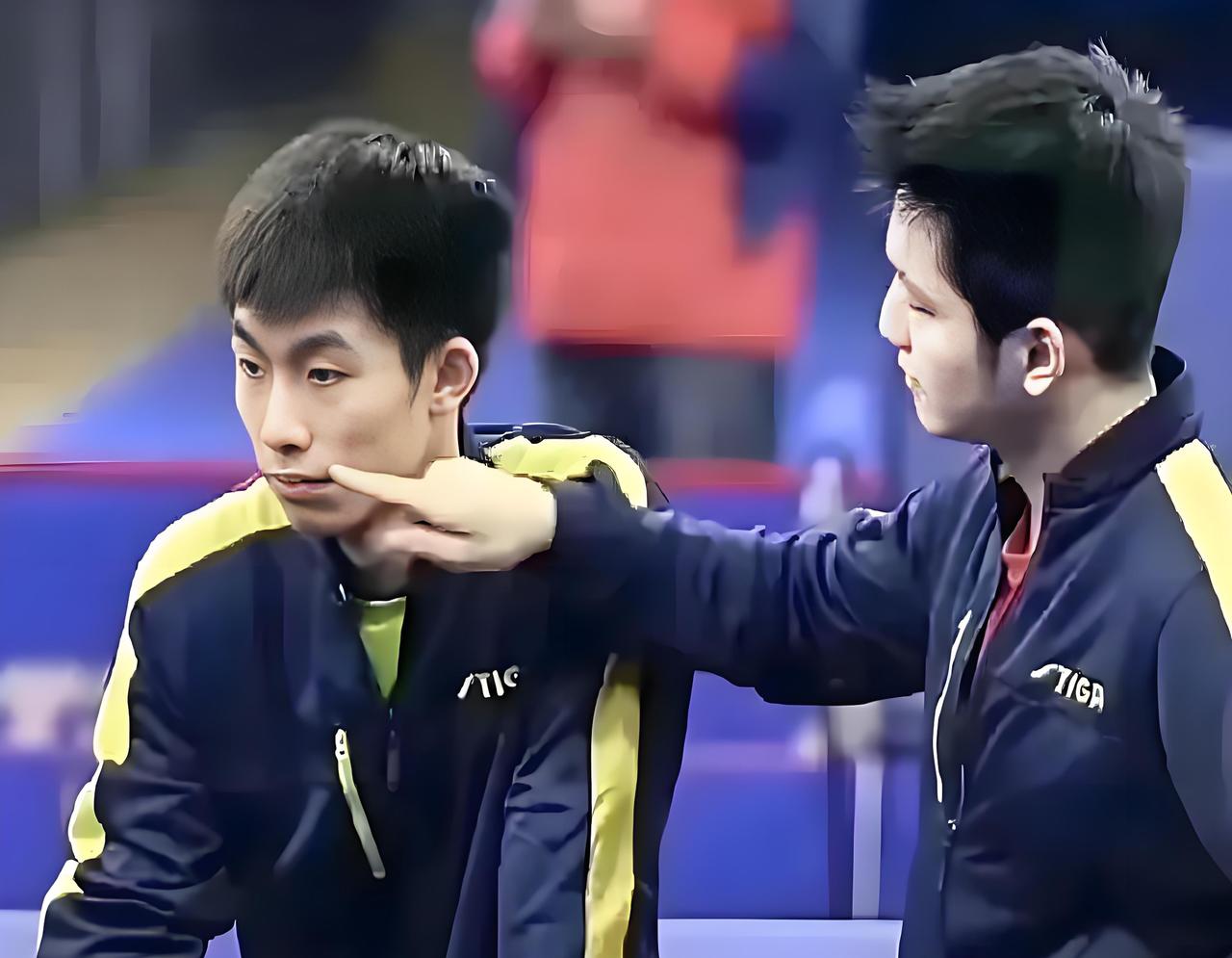 队友间交流无隔阂，沟通更顺畅有效。东哥恨不得上场替恺恺打