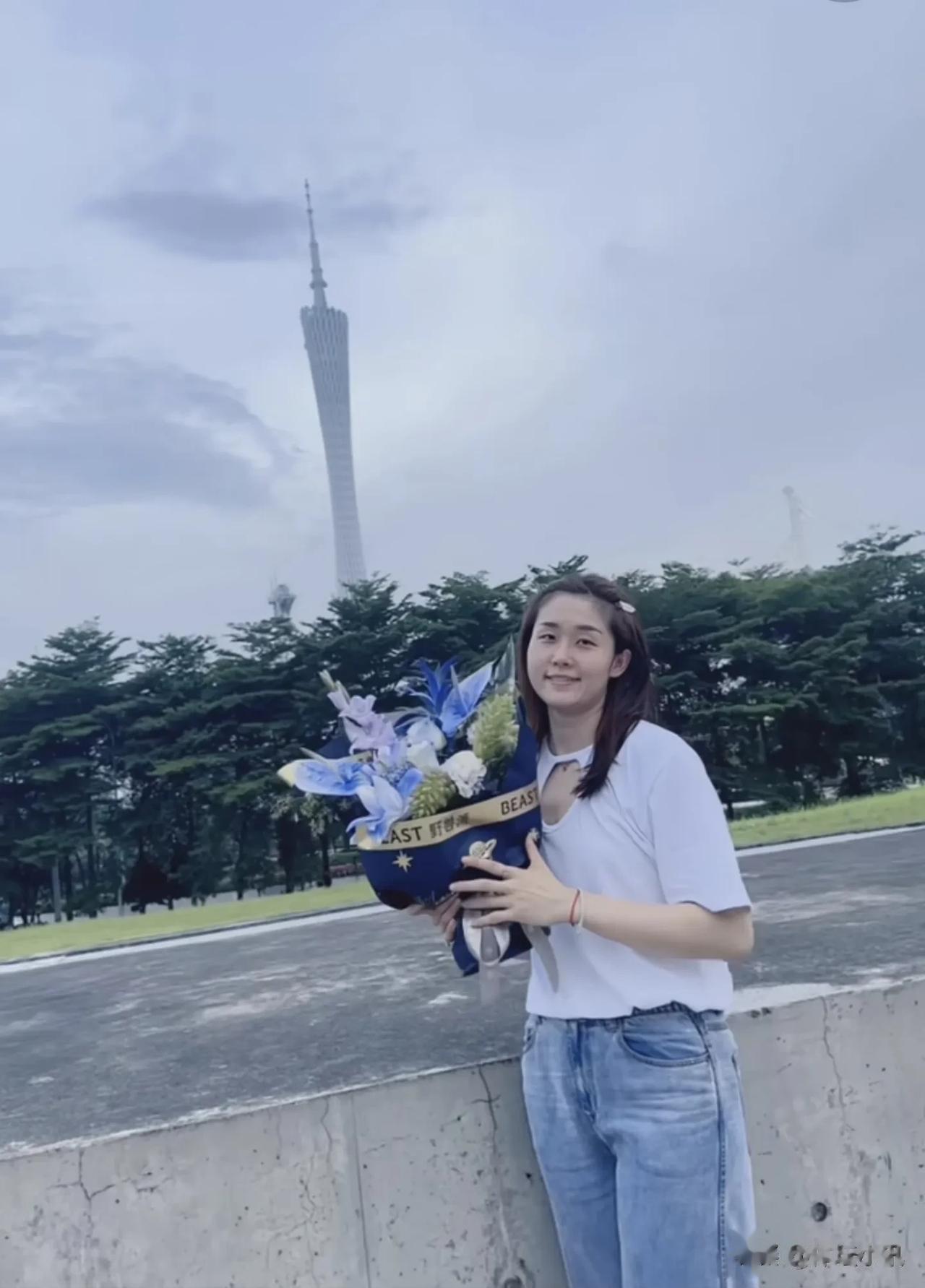 中国女篮
潘臻琦，这张照片，似曾相识的感觉，好像前面王思雨也发过在这个地方拍的照