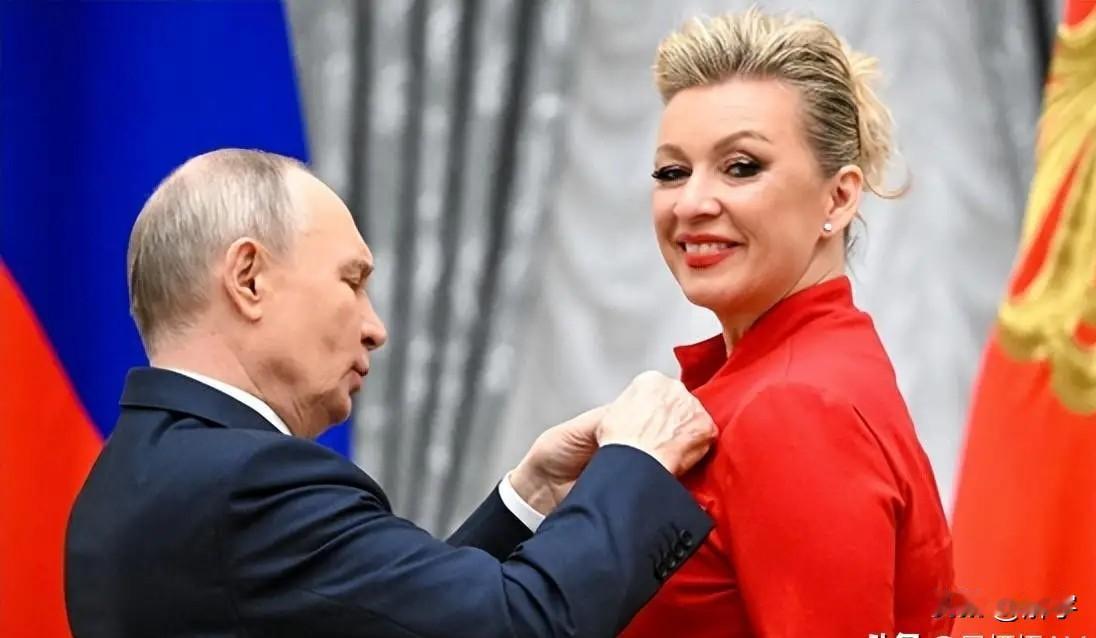 霸气！俄罗斯要求日本赎罪！

普京给扎哈罗娃戴勋章后送花庆生，无疑是肯定了这位奋