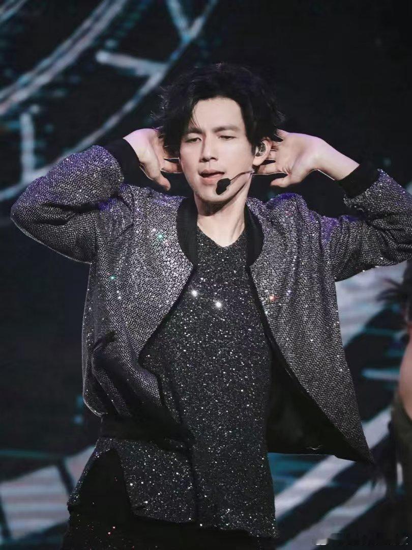 钟汉良cha了Low 你好星期六 沉浸式欣赏钟汉良《Low》舞蹈舞台，动作流畅拿