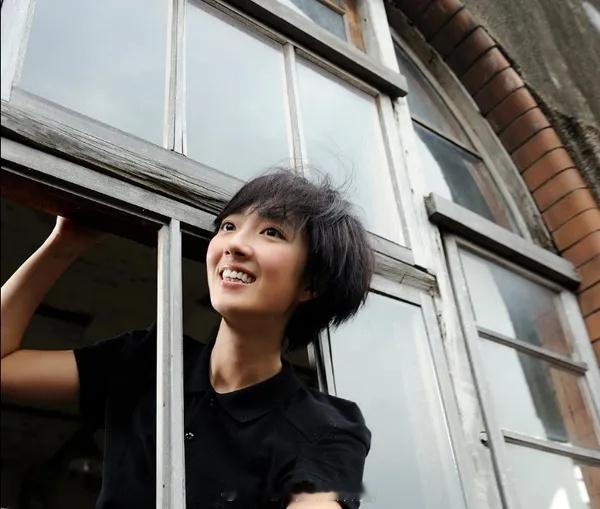 台湾很喜欢桂纶镁和柯佳嬿这样的长相吧，都是台湾偶像剧女主出身 