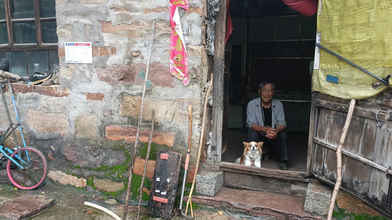 这对夫妻隐居的村庄是河北武安管陶乡境内的西涧沟村，此地处于山西左权县、河北武安、