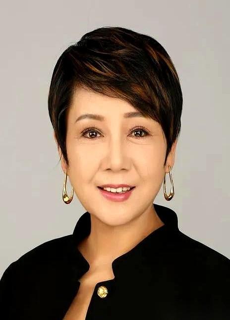 《知否》里那个翻白眼一绝的吴大娘子，还记得吧？
镜头一转，她又是《封神榜》里为哪
