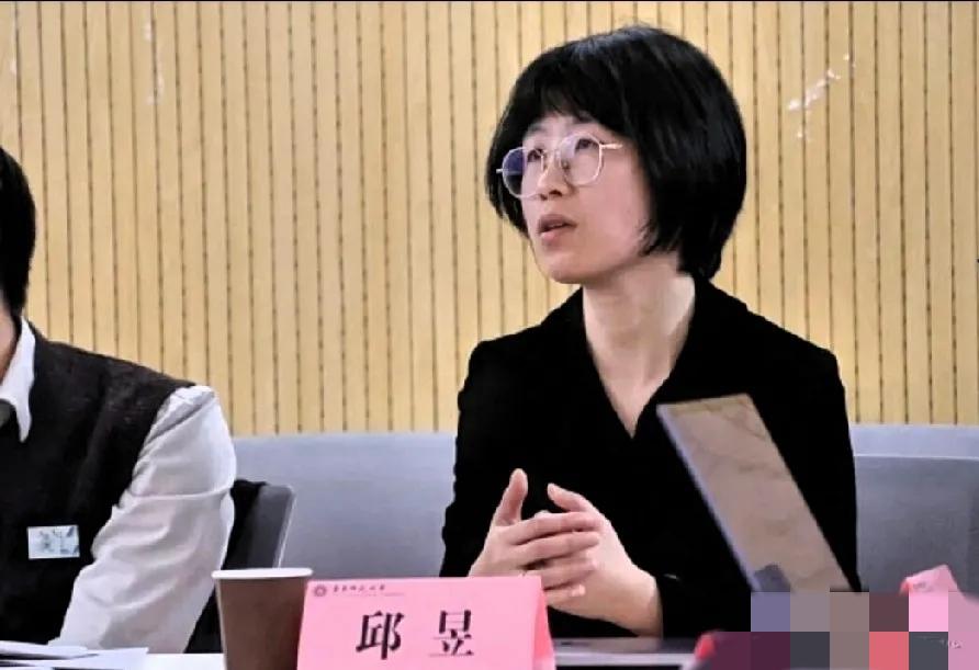 娜拉出走，不是换个老公
 
网络上关于学者邱昱“被解聘”的消息，目前并无官方实锤