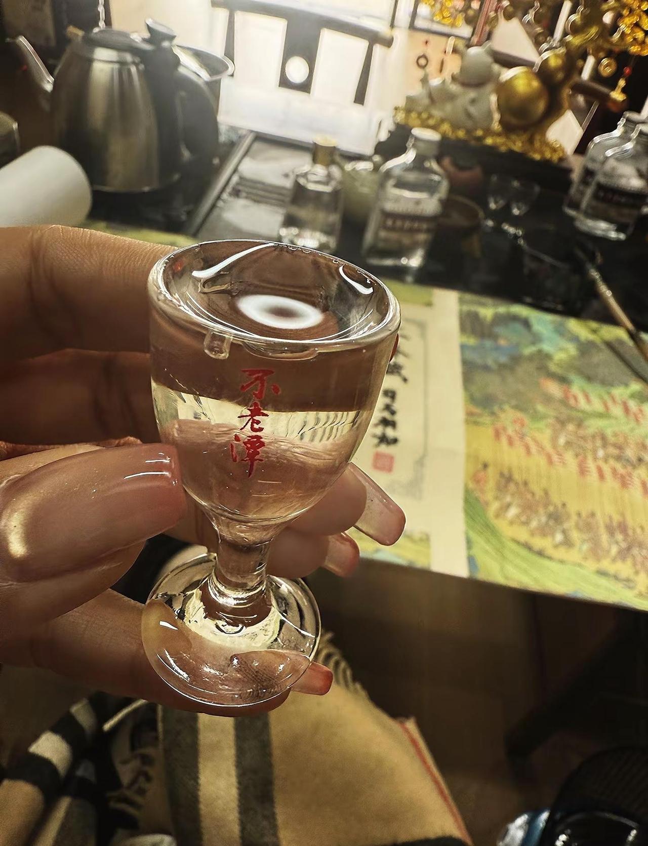 自斟自酌自品，半梦半醒半生。