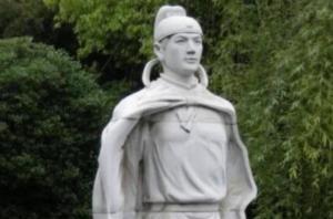 唐太宗最小的弟弟滕王李元婴非常好色，有一次，他看上了下属崔简的老婆郑氏，对郑氏动