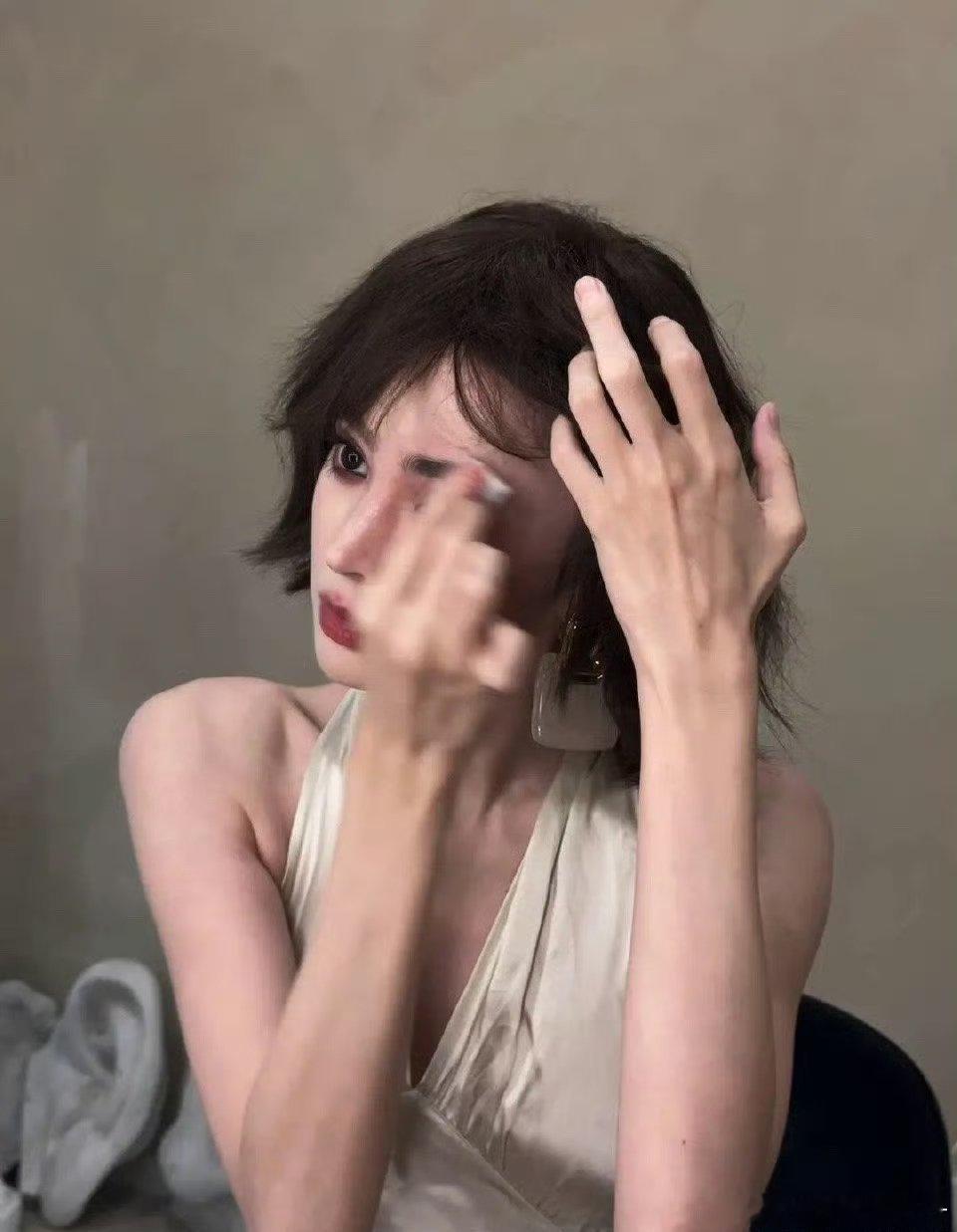 娜扎怎么保持身材的 这看起来像没吃过饭的 ​​​