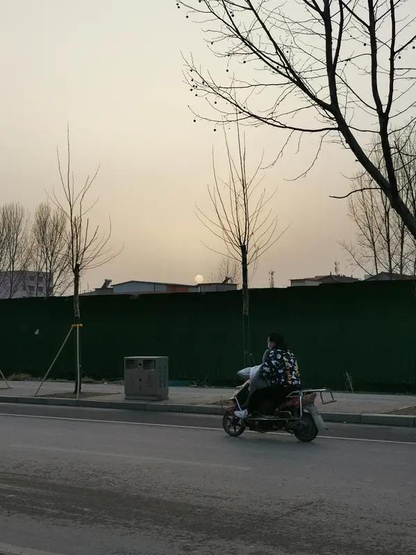 再说现在什么年代了，谁的新欢不是别人的旧爱。没什么大不了的