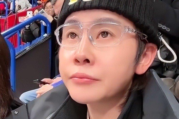 凤凰新闻【王濛怒斥中国短道队：花那么多钱就把队伍弄这样？不行我签生死状复出，保一