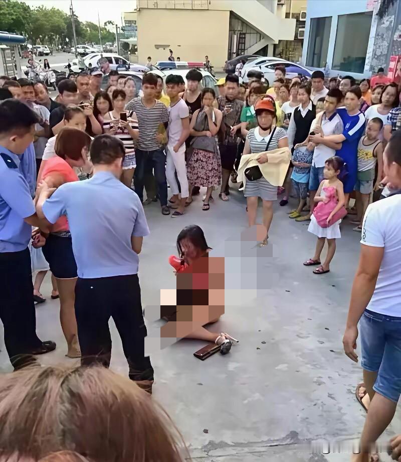 事实证明，小三是打不过正妻的！[我想静静][我想静静][我想静静][我想静静]