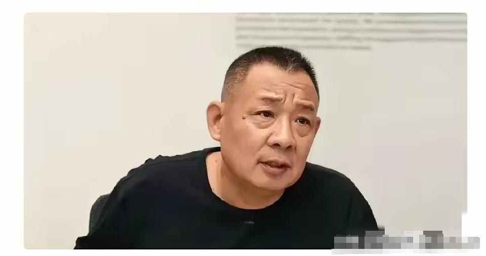 于东来最近很飘，把自己当成救世主了，不是在指点企业发展，就是在教育别人怎么成功。