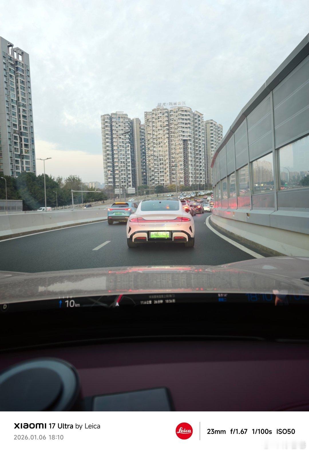 真粉遇到假粉，下辆车我也准备贴个改色膜了小米汽车付卷卷