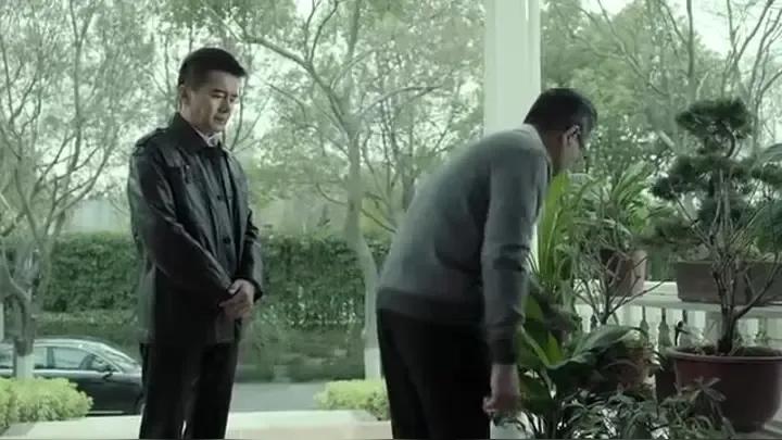 《人民的名义》中，最令我不能理解的是大风厂事件的戏，祁同伟本来在现场，半夜走了，