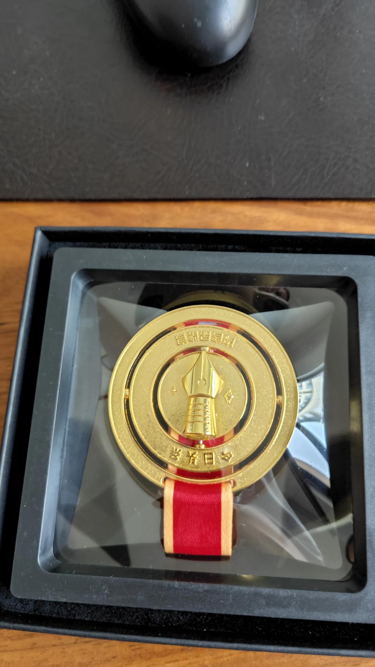 今天收到今日头条“内容品鉴官”金牌🥇，从来没有当过官的我居然当官了！

今天快