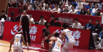 大麦基！北京男篮今晚在CBA常规赛第33轮中客场挑战浙江男篮，由于主力后卫赵睿在