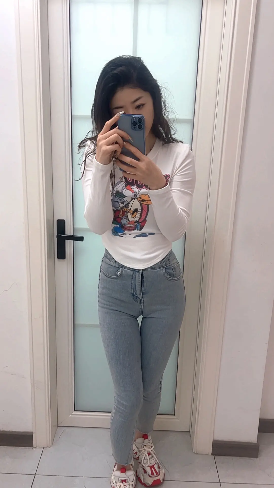 女人接近男人也不过图两样东西，一个是精神支柱，一个是经济补助，如果你一...