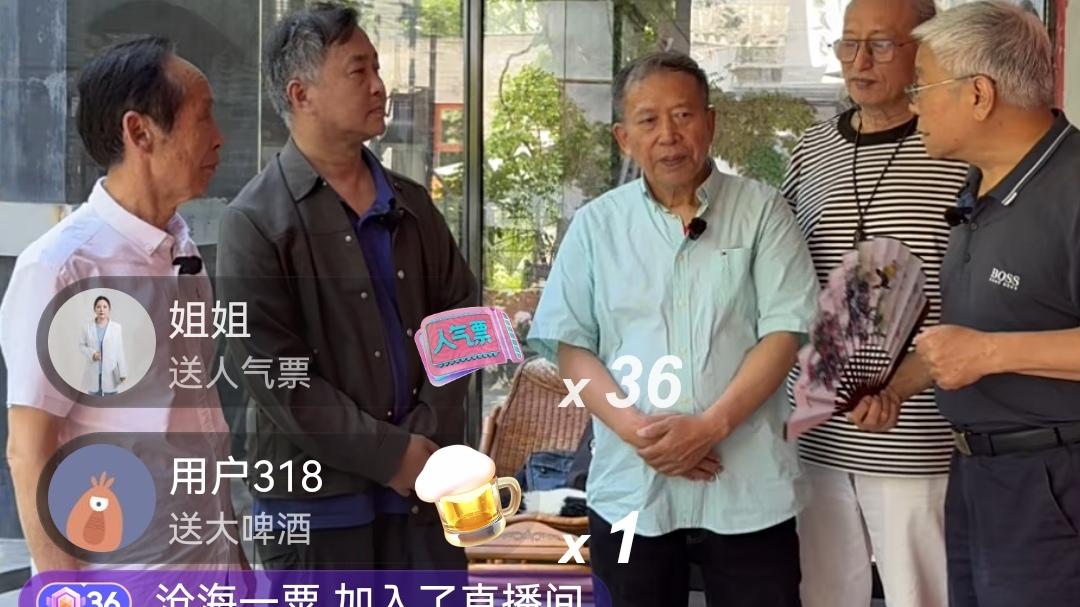 今日下午两点半沈巍突然开播，代表了榜书万里行、铿锵三人行参观了靳文艺艺术馆，直播
