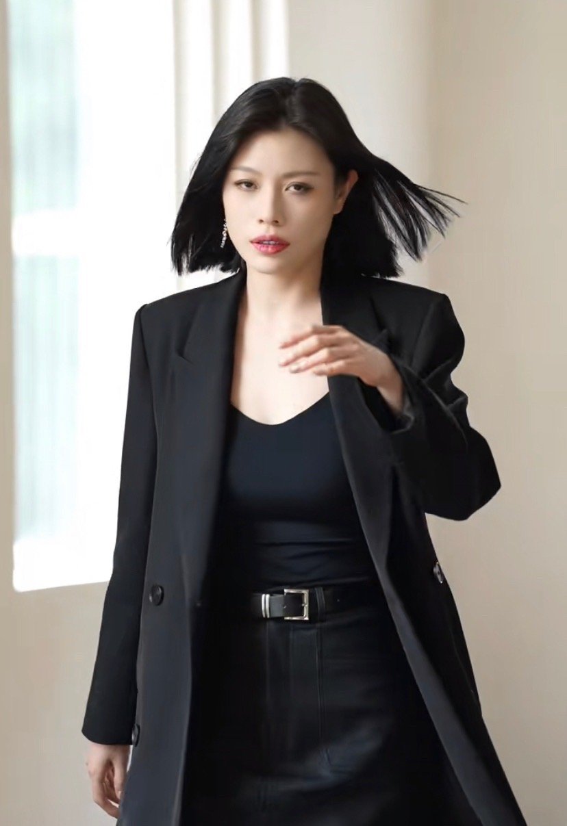 葛荟婕回应女儿叫章子怡妈妈这段越品越暖，跳出对立戏码全是成熟与真诚✨我觉得比起成