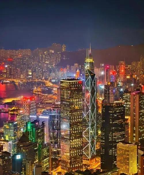 香港凭什么财政独立？说白了，香港政府不靠中央财政拨款，也不需要地方债融资，甚至不