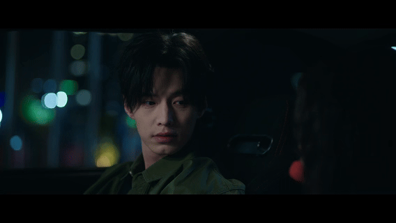 双轨男女主草莓翻面吻唇享30秒 朝朝暮暮这草莓吃得我心跳加速！从叼走到细品再到顺