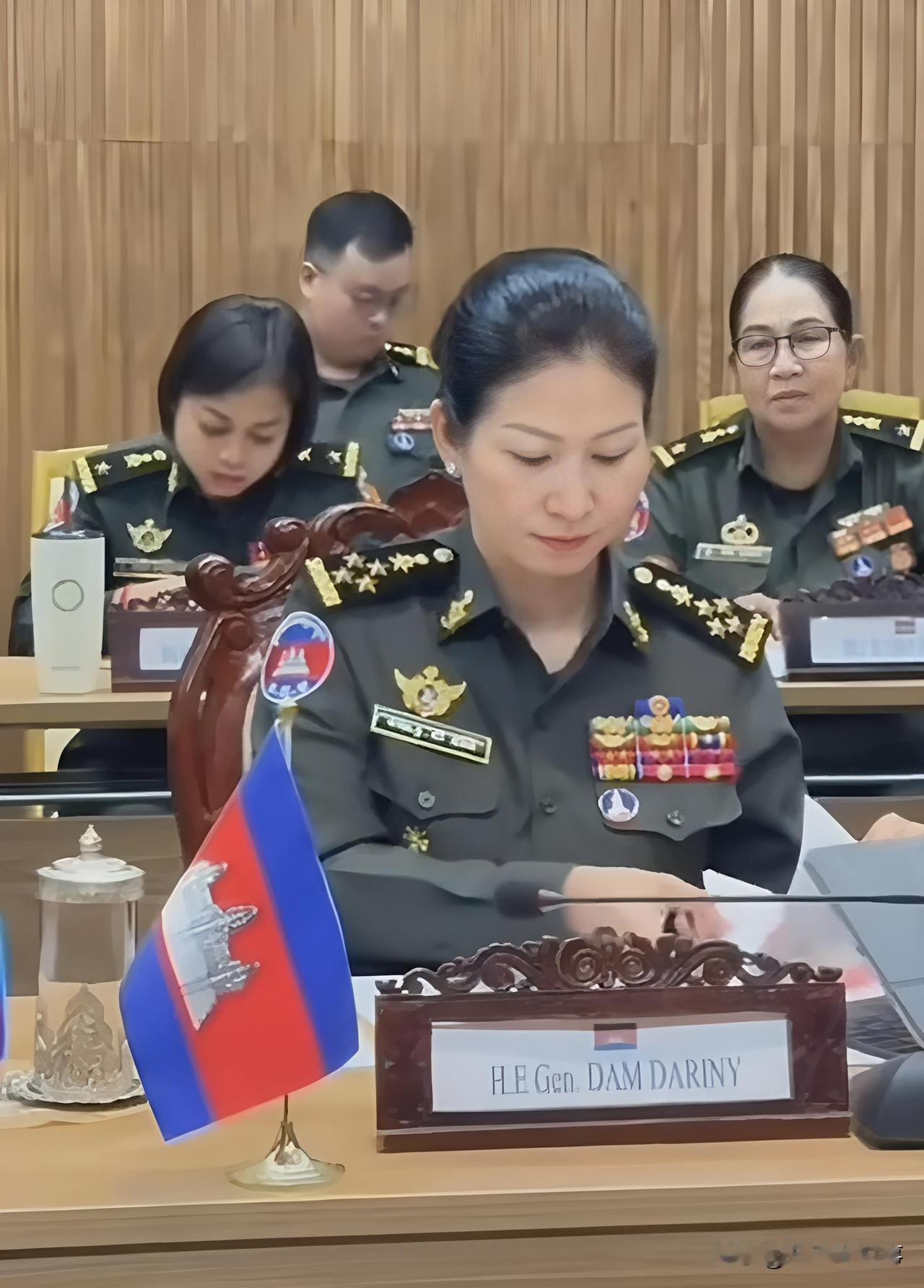 柬泰边境冲突，泰国明显略胜一筹，柬埔寨那么多将军，难道就没有会带兵打战的？