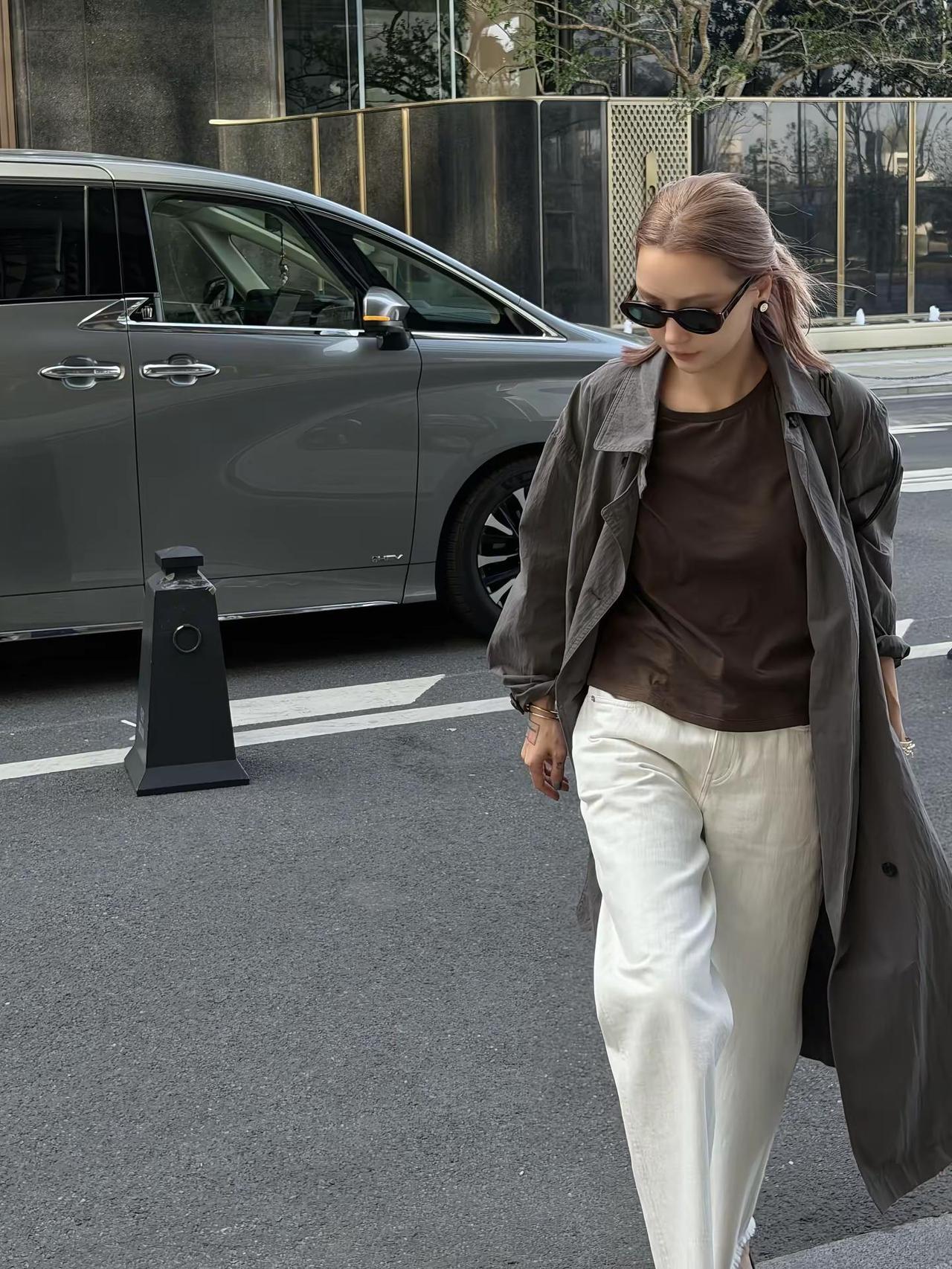 穿风衣的季节 后天见啦 发妞们～ 春夏姐系气质穿搭 早春穿搭 随性chill