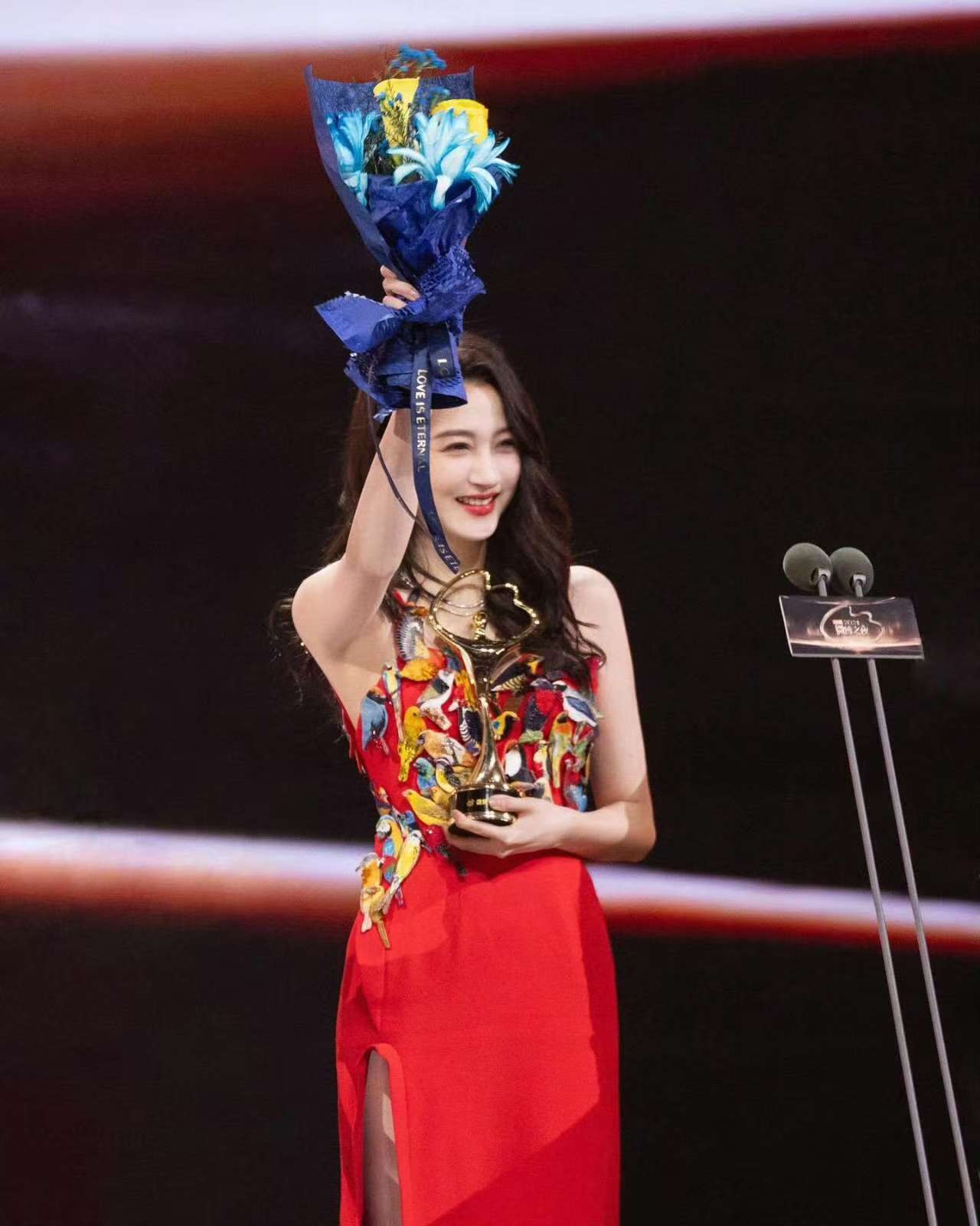 关晓彤 gxt关晓彤孟露莎 gxt关晓彤红掌 “你听风听到了吗它在替我诉说爱意“