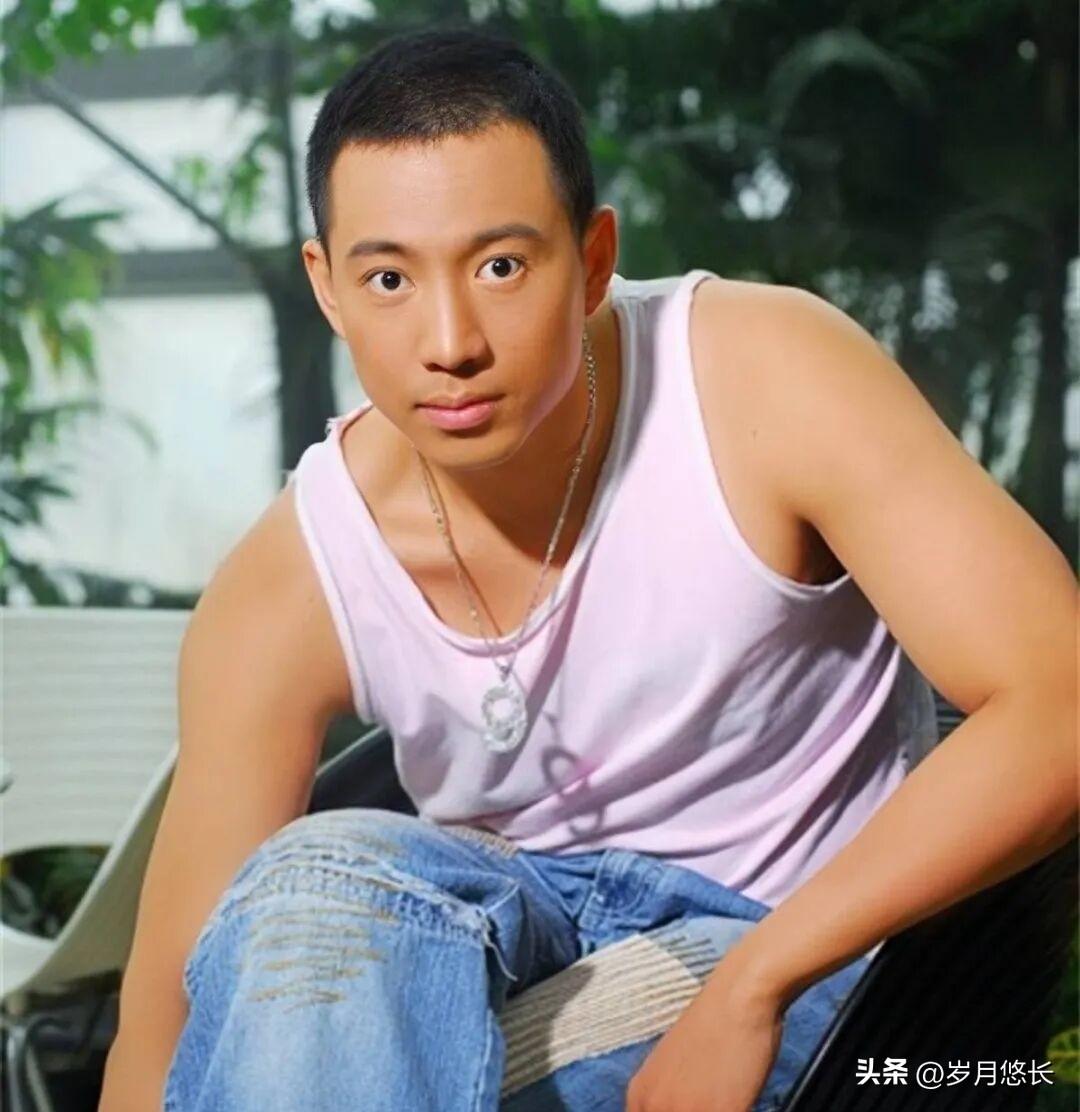 谷智鑫坠马后，
所有人都以为
那个年轻漂亮的女朋友迟早会走。

连他自己都这么想