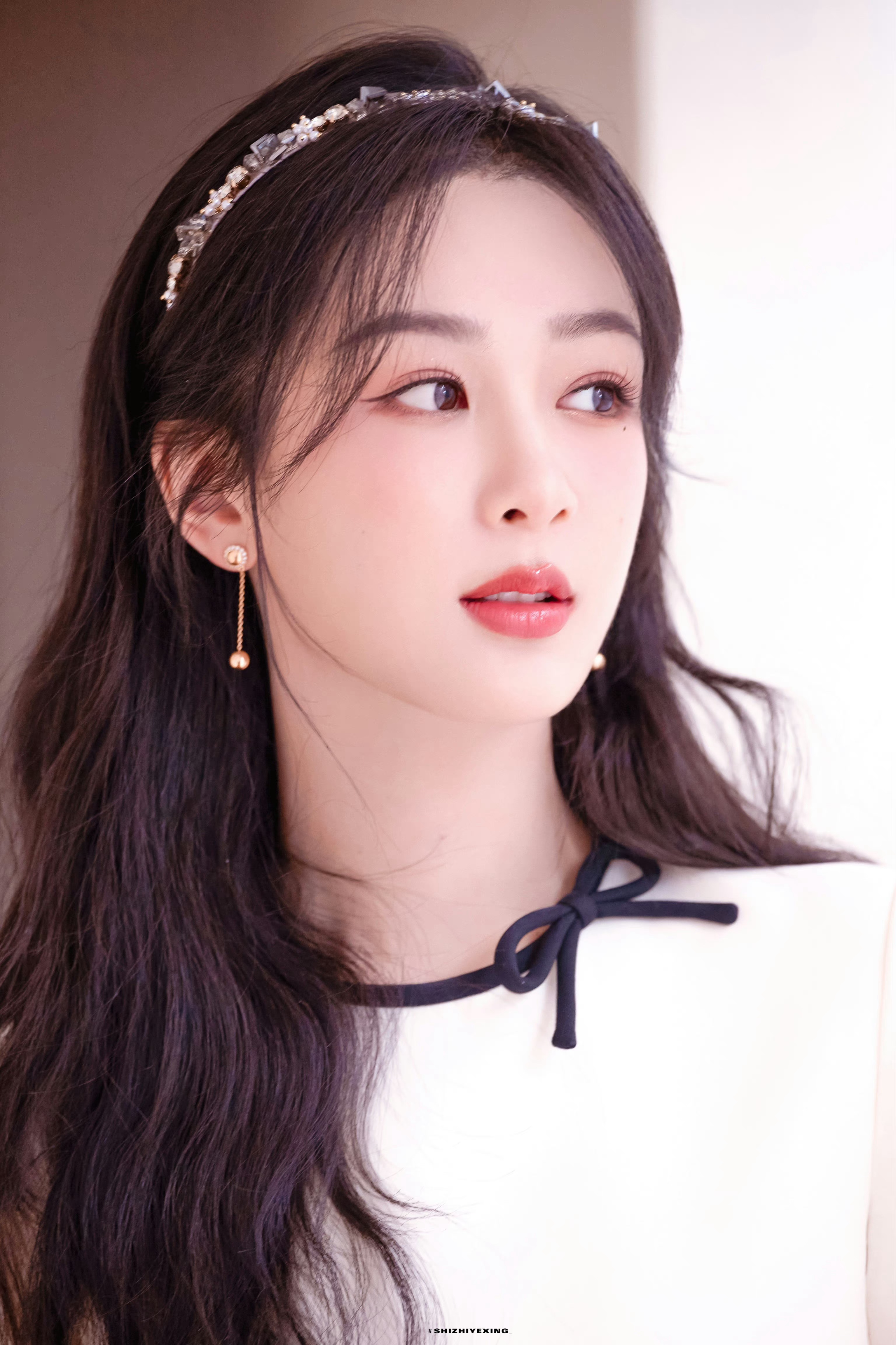 #杨紫[超话]# 上帝的珠宝掉落一地所以我看见满天繁星和你的眼睛✨图 cr #1