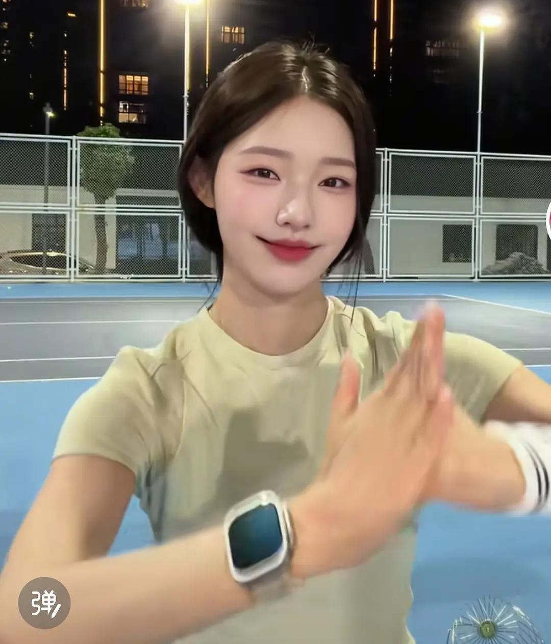 第一眼还以为是哪个韩国女明星

结果竟然是林允……感觉她完全把自己变成另一个风格