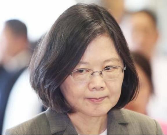 蔡英文曾经罕见发声：“我是台湾人并没有错，我是中国人，因为我是念中国书长大的，受