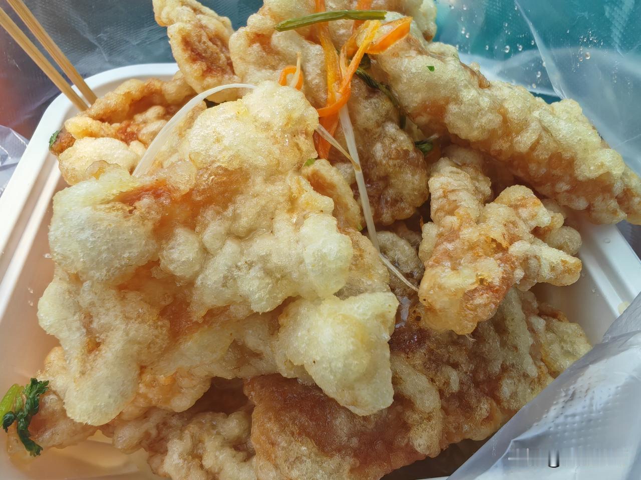 当然好吃，正宗的东北锅包肉外酥里嫩，酸甜可口，越吃越上瘾！