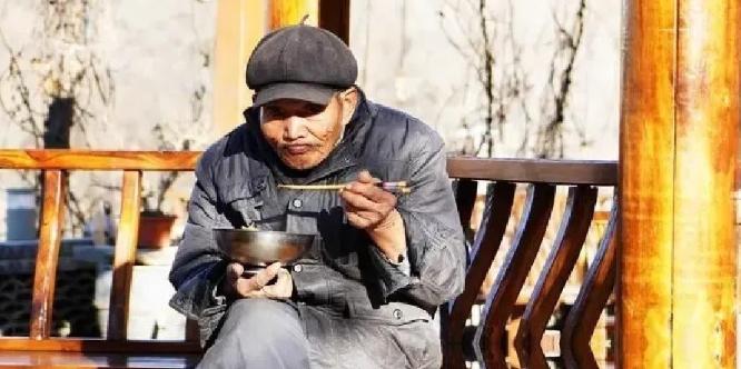 别以为五保户和你八竿子打不着！全国近 480 万特困人员，一年花掉近 600 亿