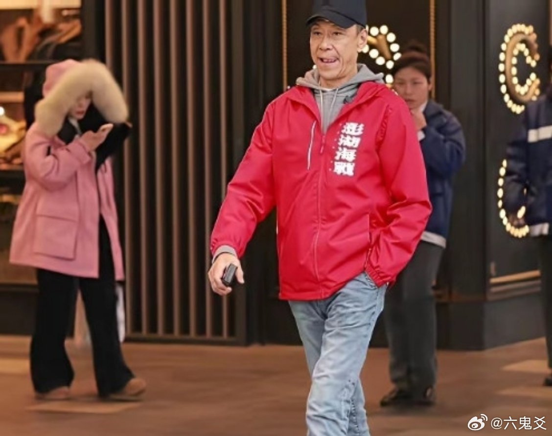 他生于1946年，虚岁已经80了，这样的岁数这样的状态无敌了！就问你服不服？ 