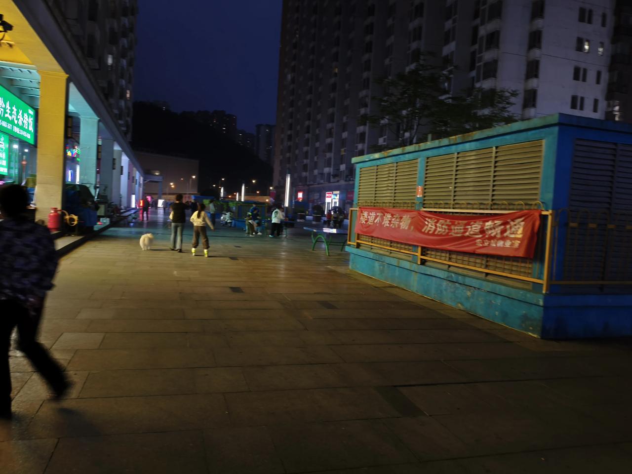特朗普：美国全库里的45oo吨黄金，可能早被的偷光了！
我得亲自查验！