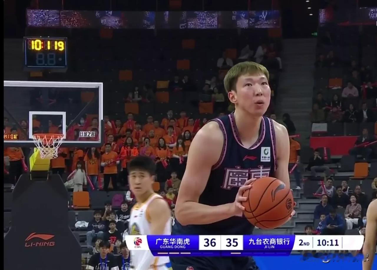 周琦今天对阵吉林男篮的出色表现！！！！
上场时间:18分钟。
投篮:11中7。
