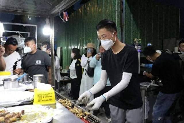 流量褪去回归烟火，郭有才重操烧烤旧业