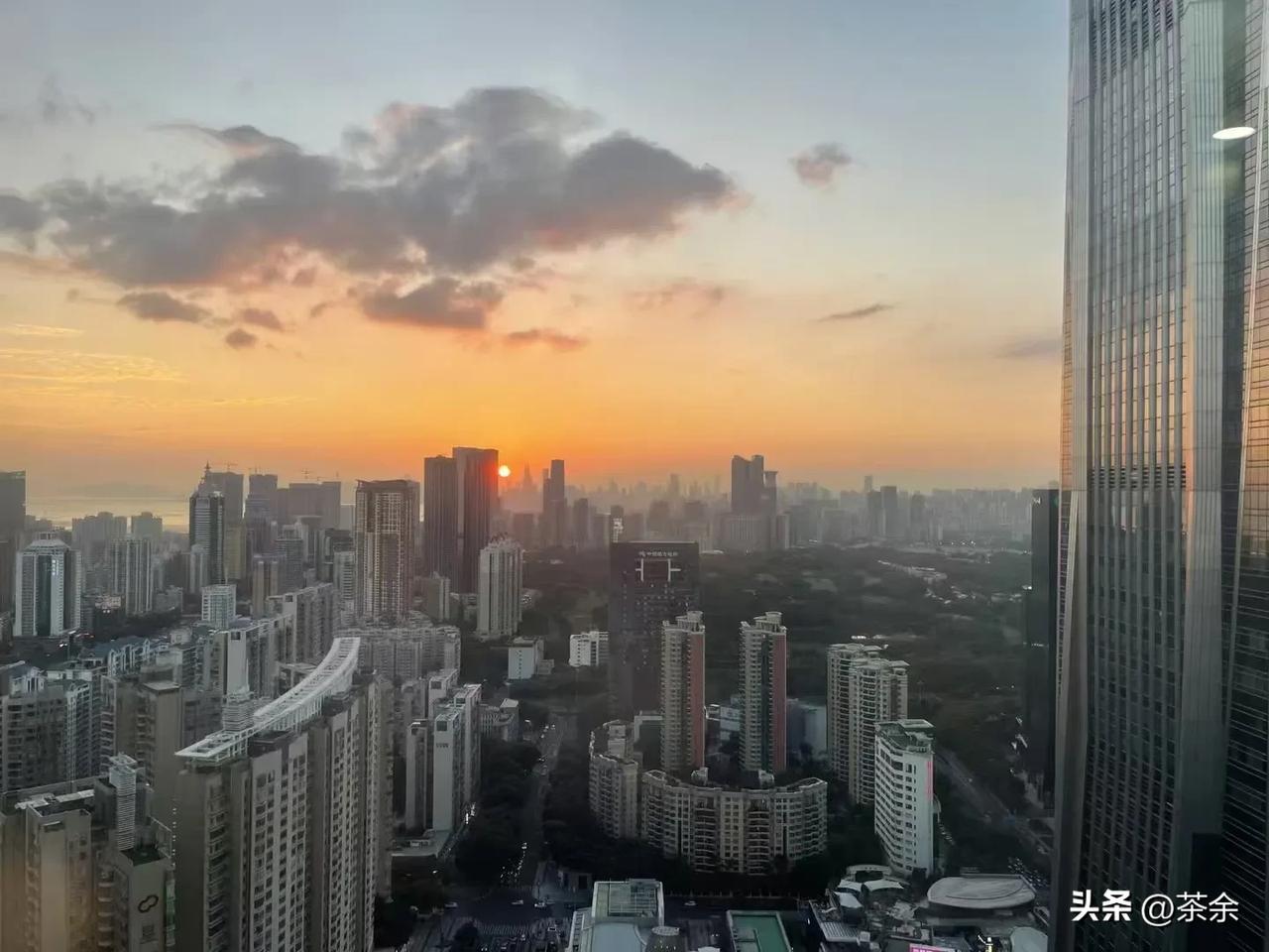 深圳行政事业单位医保：交多少年保终身？吵翻了！
 
家人们，今天来聊聊深圳行政事