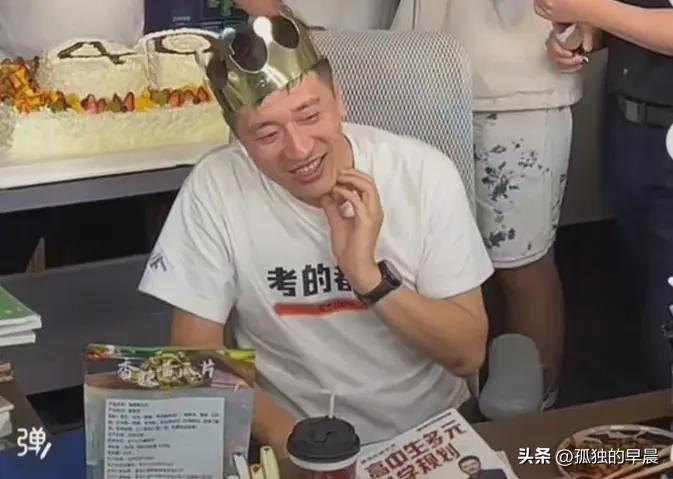 网传张雪峰心脏骤停，在苏州抢救，希望这是谣言，更希望他能好好的，他是一个活的很真