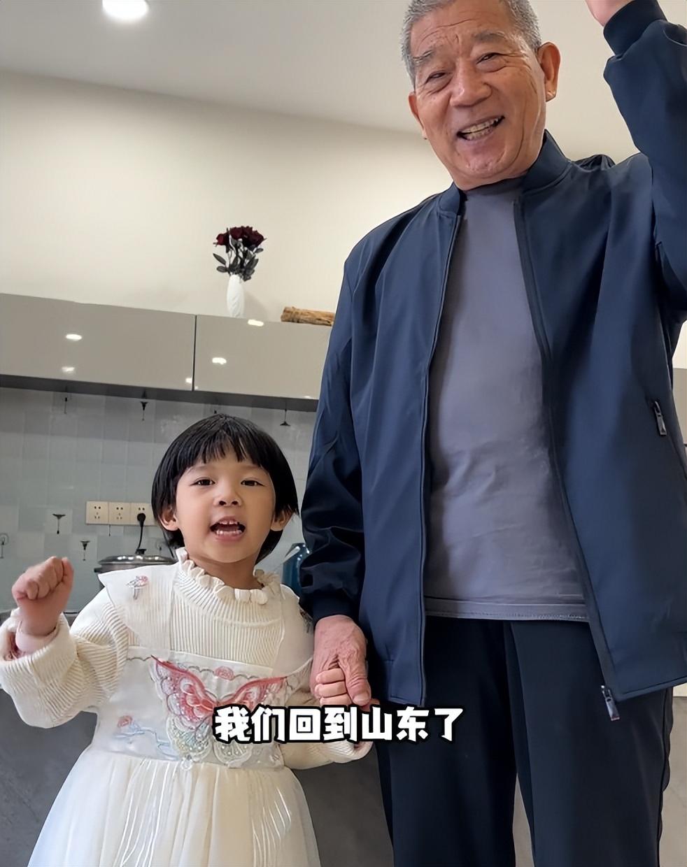 不知道大家还记不记得七年前轰动全网的山东高龄夫妻，68岁黄维平跟67岁老伴自然怀
